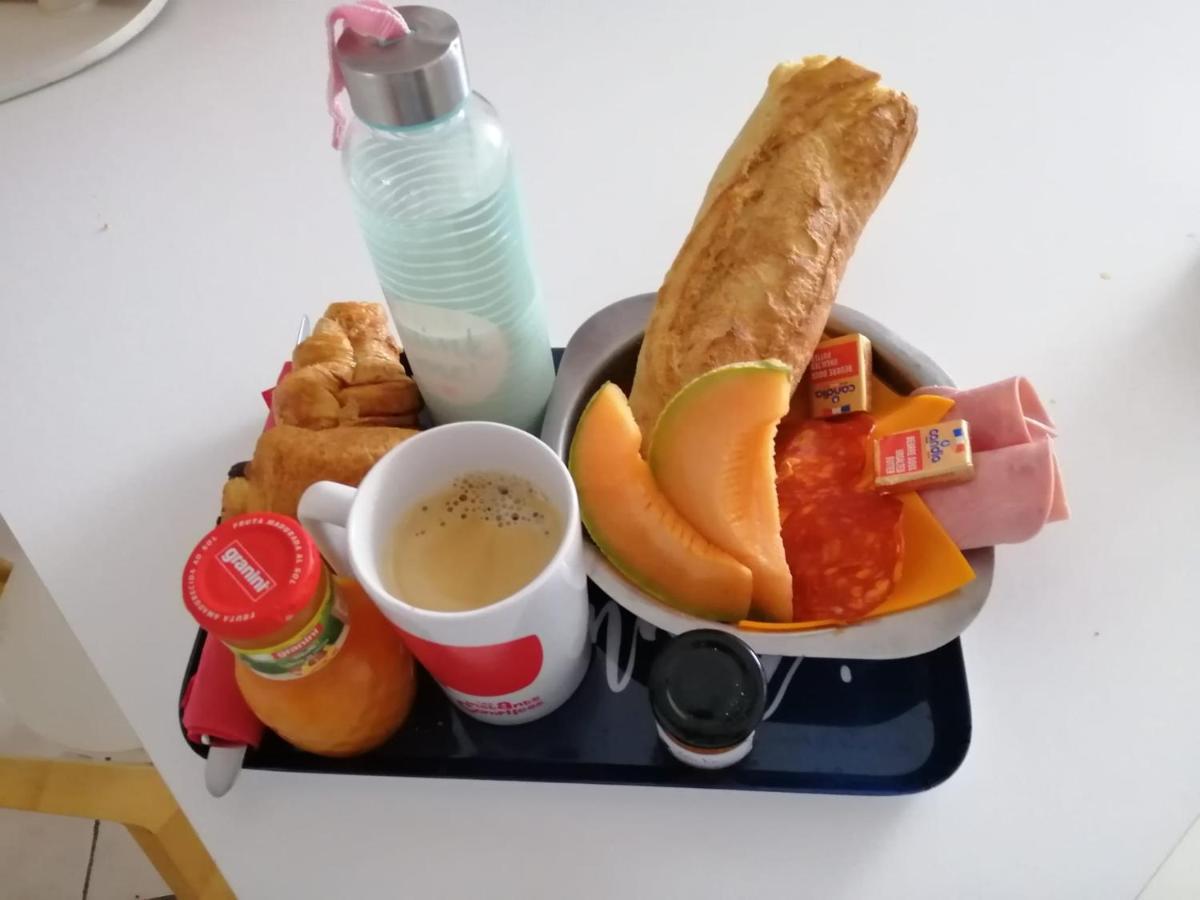 Au Repos Du Verger Couvrelles Luaran gambar